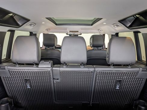 New 2025 Land Rover Defender 110 S image 31