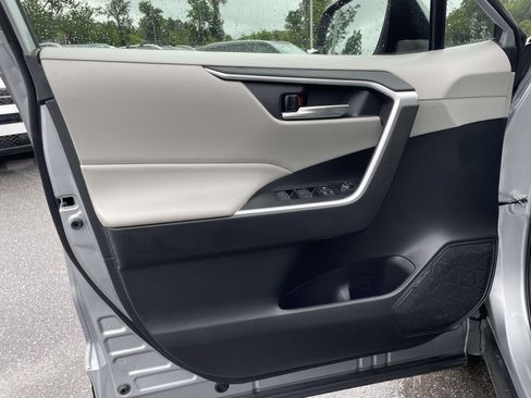 Used 2022 Toyota RAV4 XLE AWD/4WD image 5