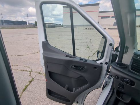 Used 2025 Ford Transit 250 148 High Roof AWD image 12