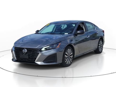 Used 2025 Nissan Altima 2.5 SV image 3