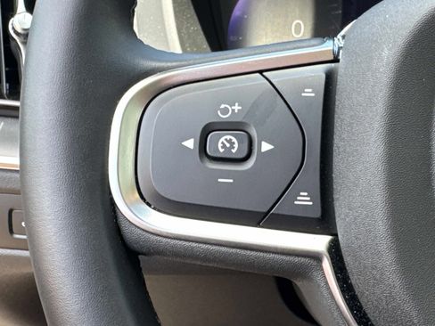 Certified 2025 Volvo XC60 B5 Core w/ Protection Package Premier image 30