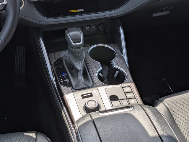 Used 2025 Toyota Highlander Platinum AWD/4WD image 13