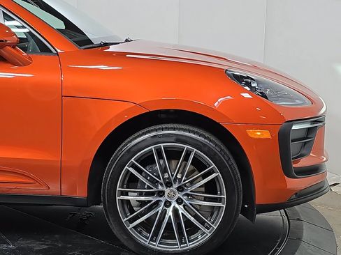 Certified 2025 Porsche Macan AWD/4WD image 11