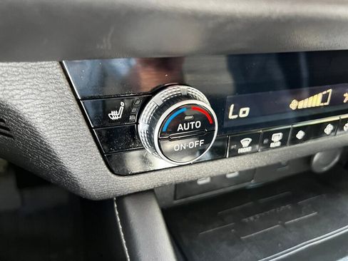 Used 2025 Mitsubishi Outlander SE AWD/4WD image 35