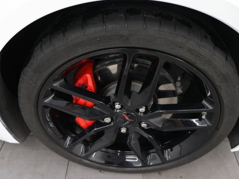 Used 2019 Chevrolet Corvette Stingray Coupe w/ 1LT RWD image 2