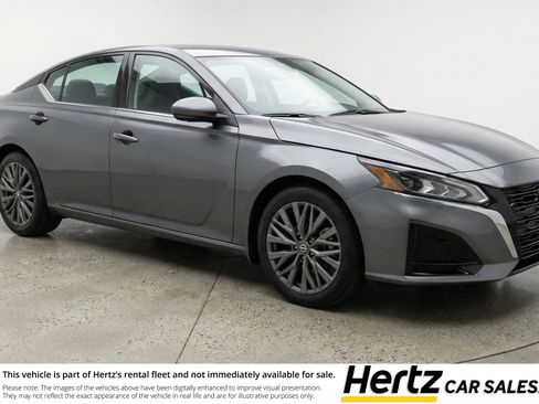 Used 2025 Nissan Altima 2.5 SV FWD image 1