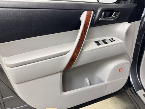Used 2012 Toyota Highlander Limited image 8