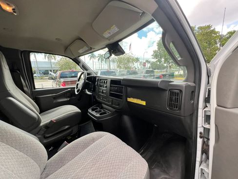Used 2020 Chevrolet Express 2500 RWD image 20