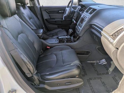 Used 2014 GMC Acadia SLE image 18