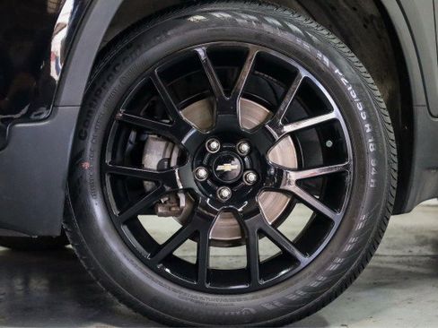 Used 2022 Chevrolet Trax LT w/ Midnight Edition image 3