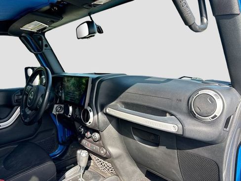 Used 2016 Jeep Wrangler Unlimited Sahara w/ Connectivity Group image 13