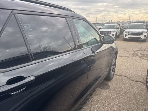 New 2026 Ford Explorer Active w/ Active Comfort Package image 13