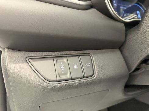 Used 2022 Genesis G70 2.0T image 29