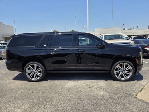 Used 2026 Cadillac Escalade ESV Sport w/ Touring Package AWD/4WD image 4