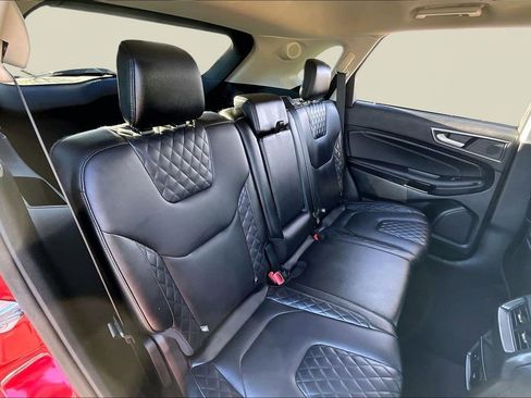 Used 2024 Ford Edge Titanium image 17