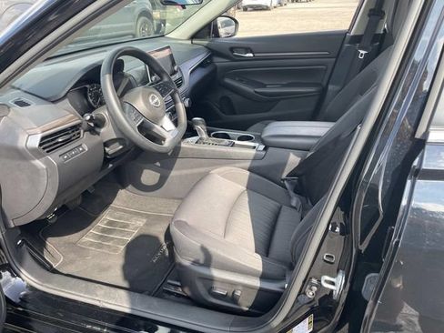 Used 2024 Nissan Altima 2.5 SV FWD image 18