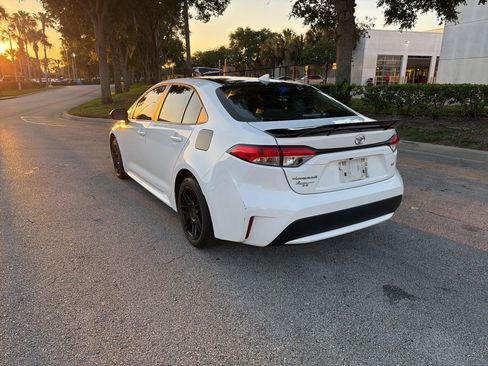Used 2022 Toyota Corolla LE FWD image 3