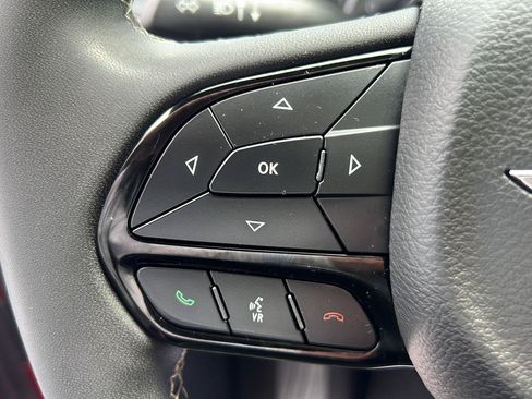 Used 2025 Chrysler Pacifica Limited FWD image 13