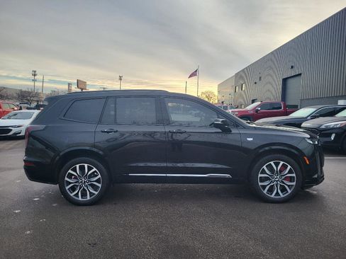 Used 2024 Cadillac XT6 Sport image 2