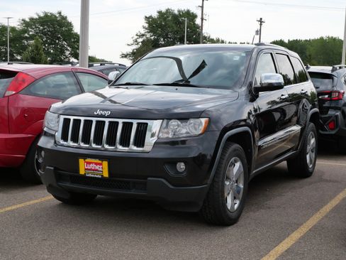 Used 2011 Jeep Grand Cherokee Laredo AWD/4WD image 3