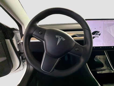 Used 2020 Tesla Model 3 Standard Range Plus image 10