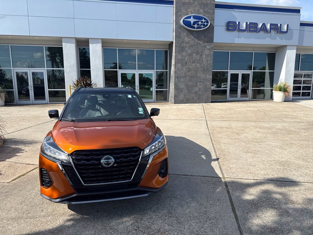 Used 2021 Nissan Kicks SR w/ SR Premium Package FWD image 2