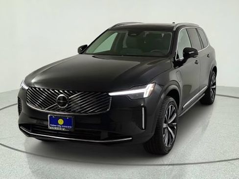 New 2026 Volvo XC90 T8 Core AWD/4WD image 2