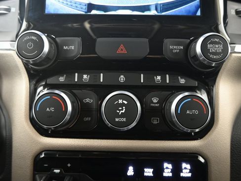 Used 2019 RAM 1500 Laramie image 31