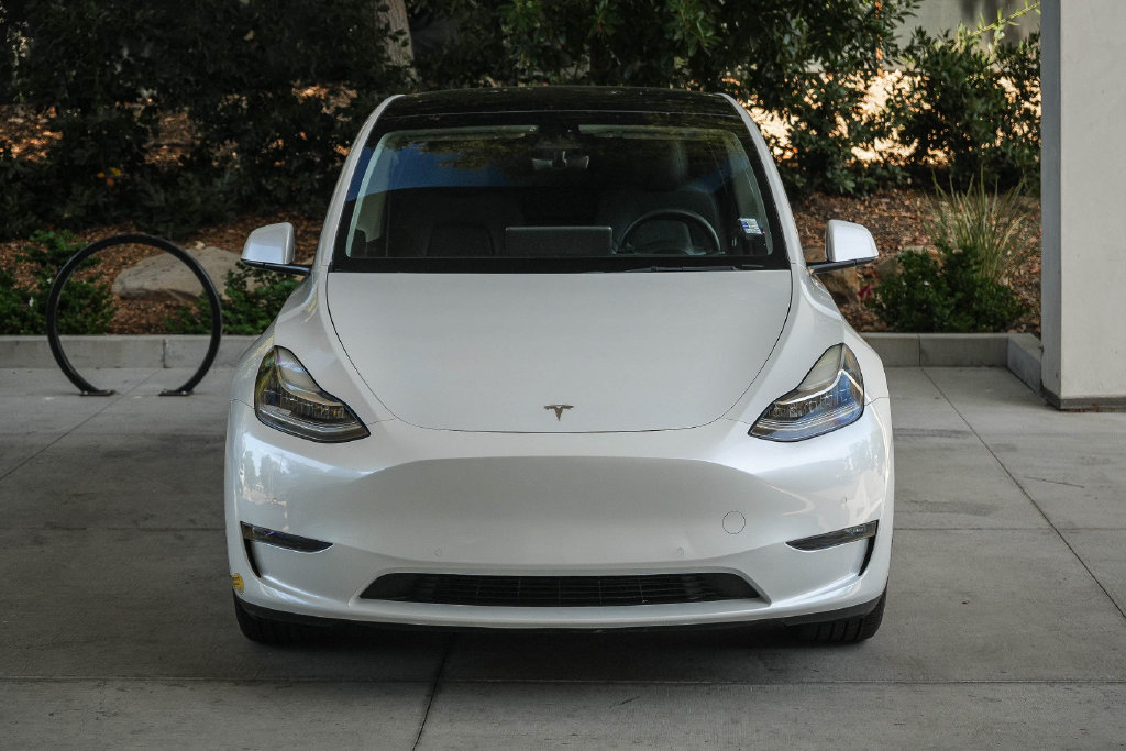 Used 2021 Tesla Model Y Long Range AWD/4WD image 2