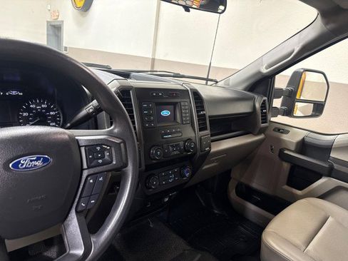 Used 2022 Ford F550 4x4 Crew Cab Super Duty w/ Power Equipment Group image 19