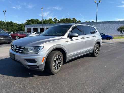 Used 2021 Volkswagen Tiguan SE FWD image 12