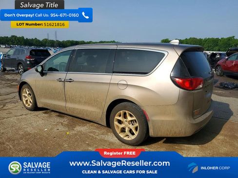 Used 2017 Chrysler Pacifica Touring Plus w/ Tire & Wheel Group FWD image 3