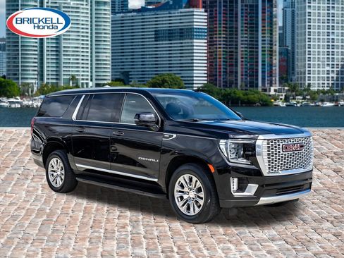 Used 2024 GMC Yukon XL Denali RWD image 3