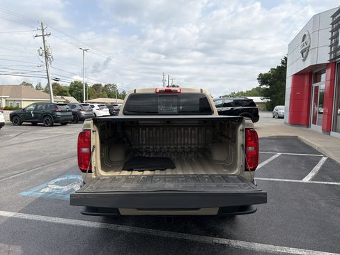 Used 2022 Chevrolet Colorado Z71 w/ Safety Package AWD/4WD image 7