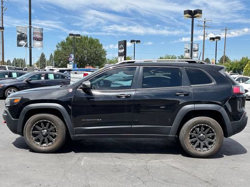 Used 2019 Jeep Cherokee Trailhawk AWD/4WD image 3