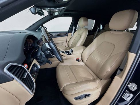 Certified 2023 Porsche Cayenne Platinum Edition AWD/4WD image 5