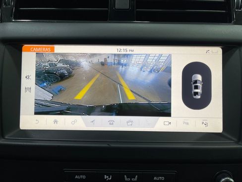 Used 2020 Land Rover Discovery Landmark AWD/4WD image 10