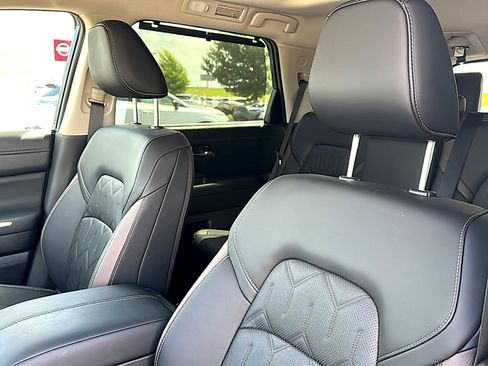 New 2026 Nissan Pathfinder Platinum w/ Cargo Package FWD image 11