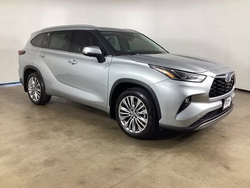 Used 2024 Toyota Highlander Platinum AWD/4WD image 5