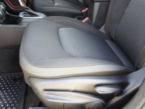 Used 2023 Jeep Renegade Trailhawk image 29