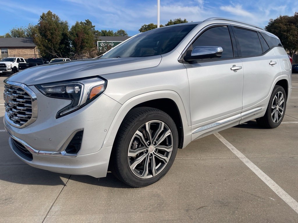 Used 2020 GMC Terrain Denali w/ Denali Premium Package AWD/4WD image 1