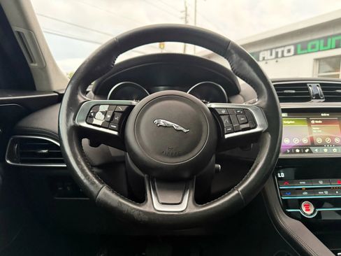 Used 2020 Jaguar F-PACE Prestige image 21