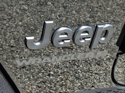 Used 2026 Jeep Wrangler Unlimited Sahara AWD/4WD image 6