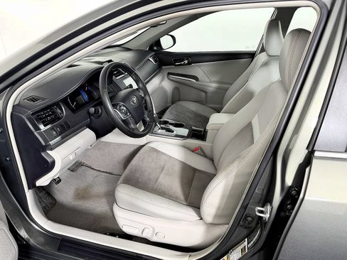 Used 2012 Toyota Camry XLE w/ Leather Pkg FWD image 32