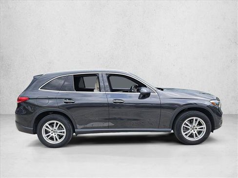 Used 2023 Mercedes-Benz GLC 300 image 4