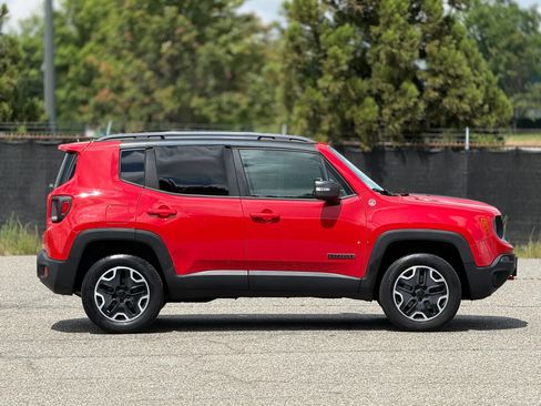 Used 2015 Jeep Renegade Trailhawk w/ Popular Equipment Group AWD/4WD image 7