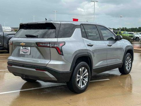 Used 2026 Chevrolet Equinox LT FWD image 3