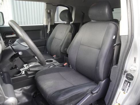 Used 2008 Toyota FJ Cruiser 4WD image 11