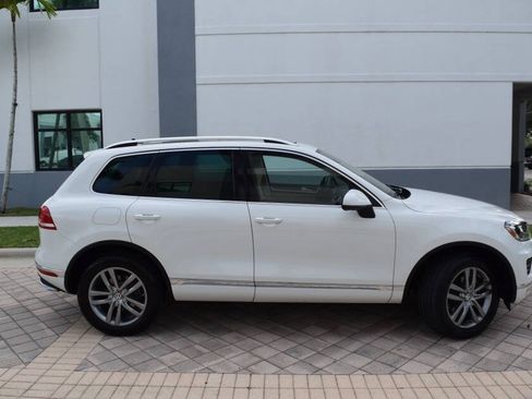Used 2016 Volkswagen Touareg TDI AWD/4WD image 7