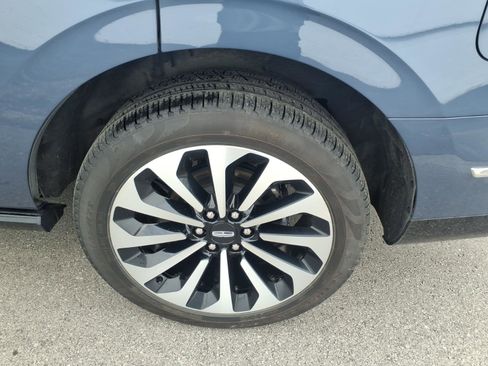 Used 2022 Lincoln Navigator Reserve image 8